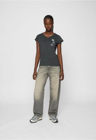 Mister Tee Shirt 'Only Love' in Grijs