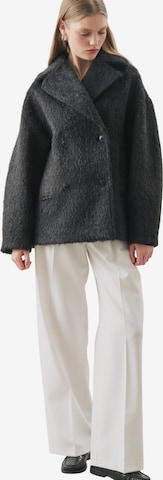 MANUKA Winterjacke in Schwarz: Vorderseite