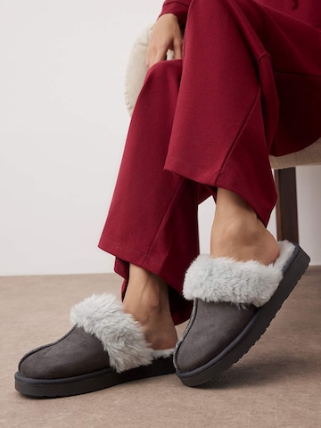 Trendyol Slipper in Grey