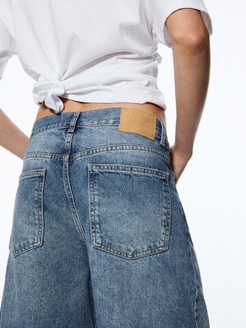 Pull&Bear Voľný strih Džínsy - Modrá