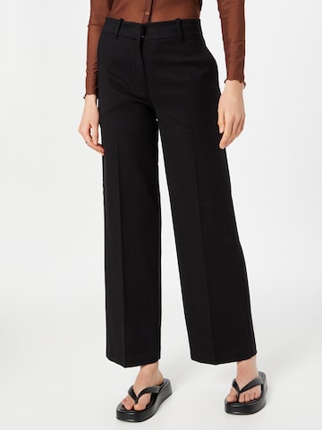 Regular Pantalon à plis WEEKDAY en noir : devant