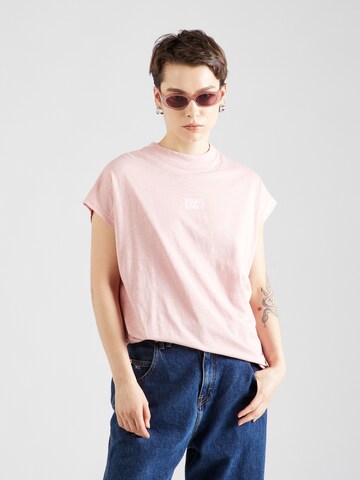 Stitch and Soul Shirt in Roze: voorkant