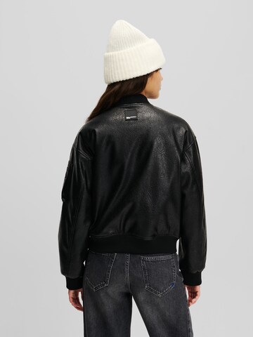 KARL LAGERFELD JEANS Демисезонная куртка 'Bomber' в Черный