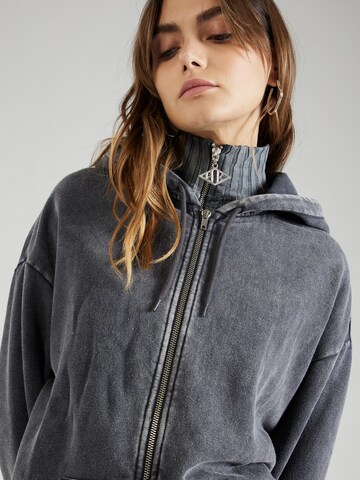 Monki - Sudadera con cremallera en gris