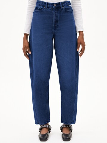 Loosefit Jean 'BAARELL' ARMEDANGELS en bleu : devant