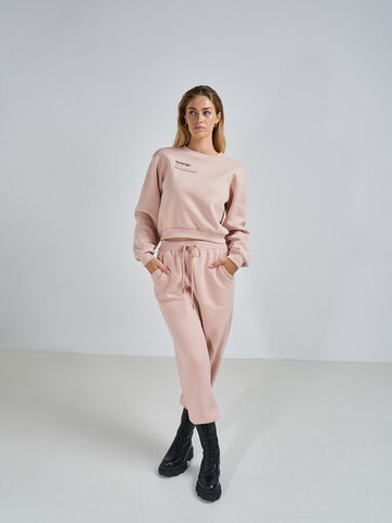 ABOUT YOU x Swalina&Linus Sweatshirt 'Emma' in Pink