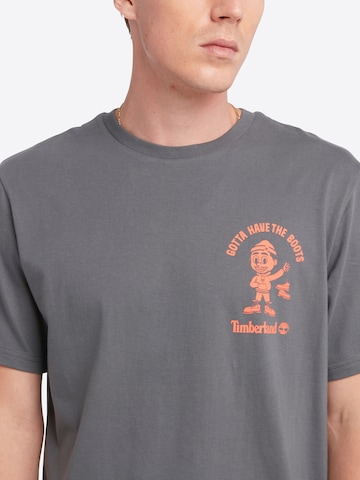 TIMBERLAND T-shirt 'About The Boots' i grå