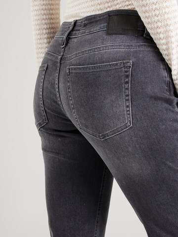 Slimfit Jeans 'NEED' de la DRYKORN pe gri