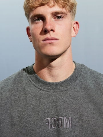 FCBM Sweatshirt 'Jim' in Grau