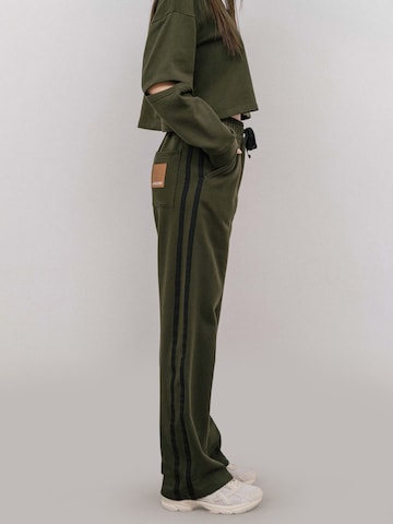 regular Pantaloni di 4TAILORS in verde