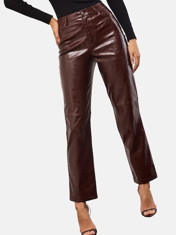 Coupe slim Pantalon Lipsy en rouge : devant