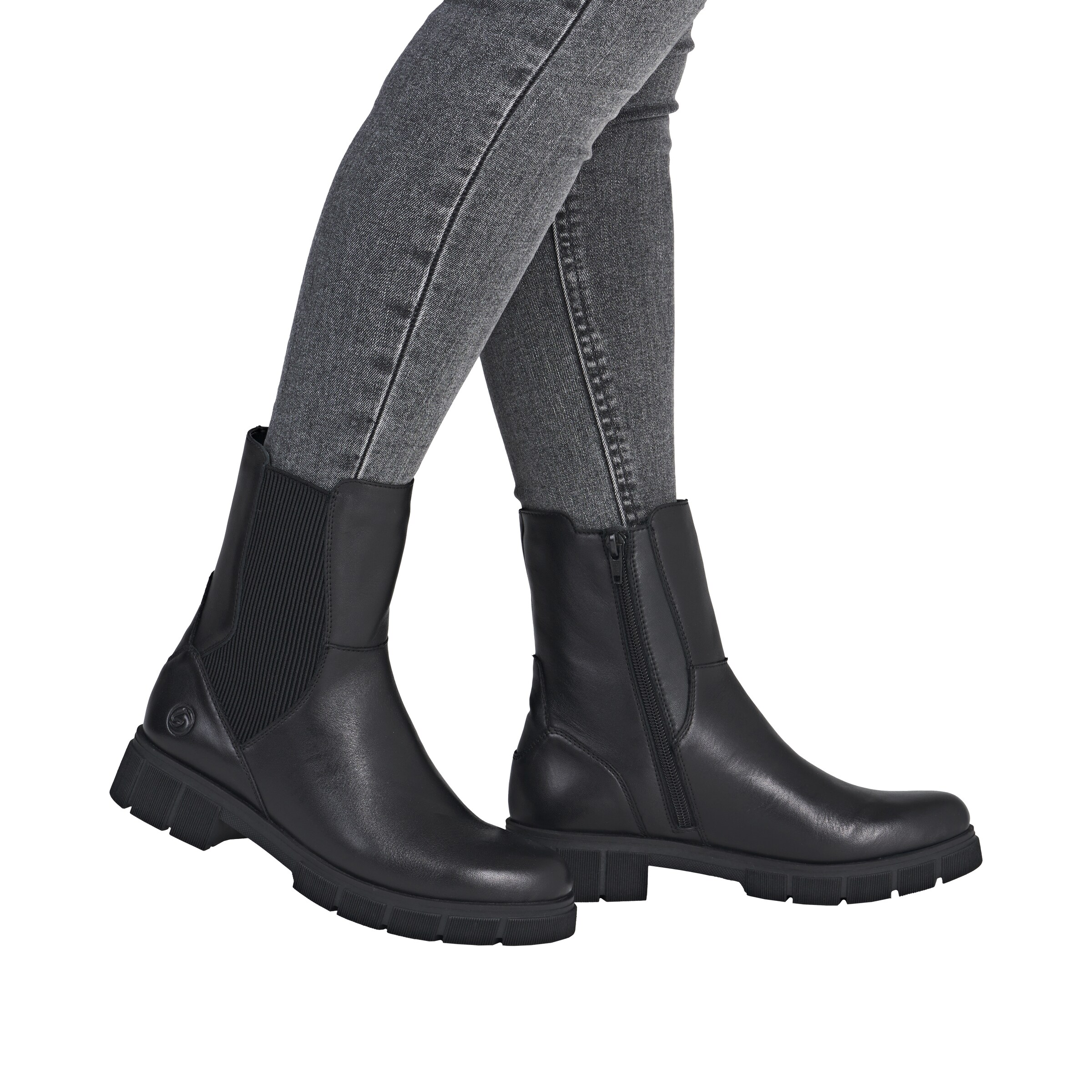 REMONTE Ankle Boots in Black: front