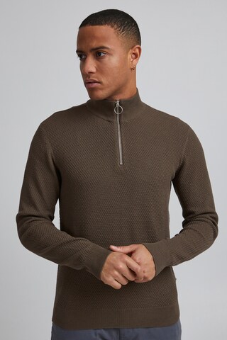 Casual Friday Sweater in Brown: front