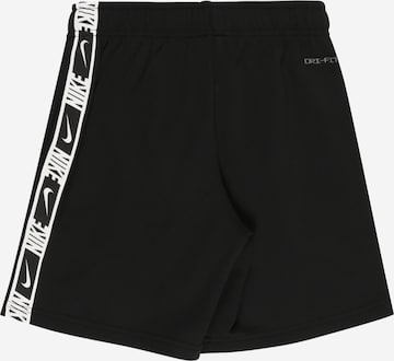 Nike Sportswear Regular Shorts in Schwarz