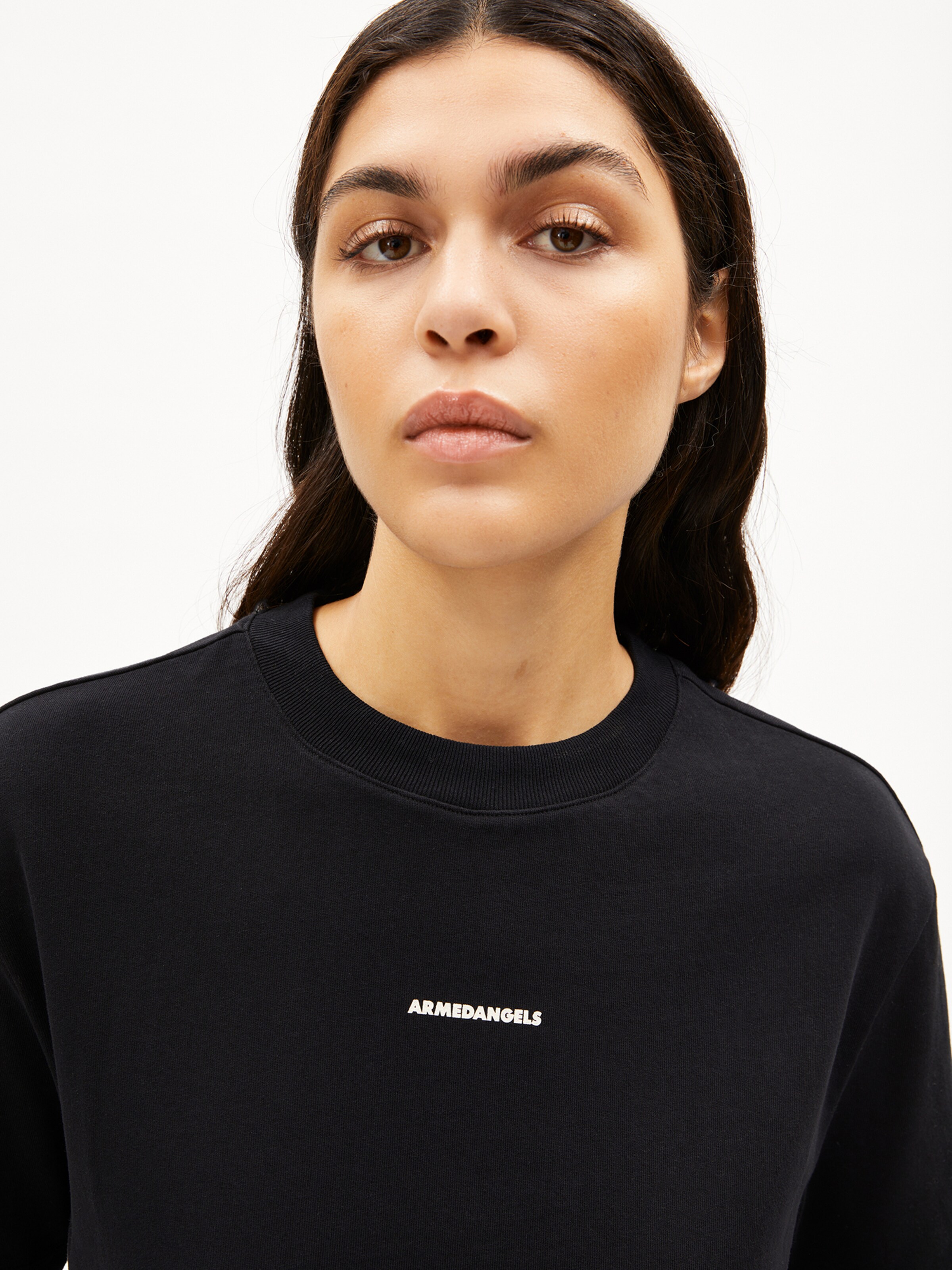 T-shirt ARMEDANGELS en noir : devant