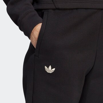 Tapered Pantaloni 'Adicolor Neuclassics' di ADIDAS ORIGINALS in nero