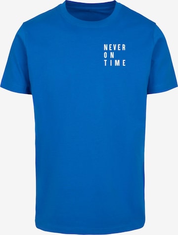 Maglietta 'Never On Time' di Merchcode in blu: frontale