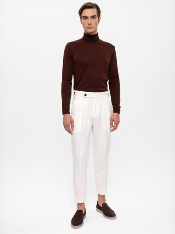 Antioch Regular Trousers with creases in White