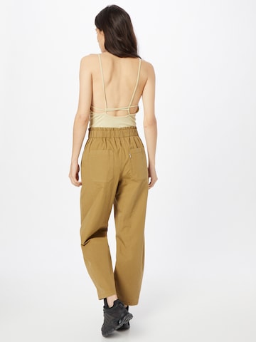 LEVI'S ® Regular Hose 'Scrunchie Pant' in Gelb