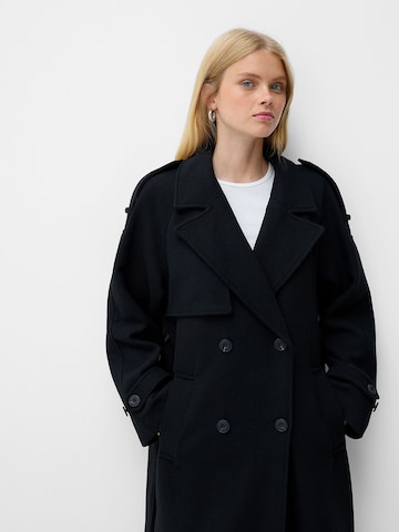 Cappotto di mezza stagione di Bershka in nero