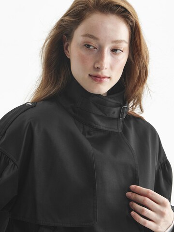 TorWeit Between-Seasons Coat 'Double-breasted cropped trench coat' in Black