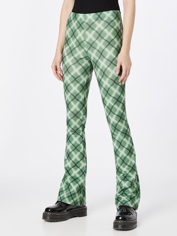 évasé Pantalon Nasty Gal en vert : devant