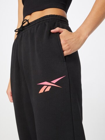 Effilé Pantalon de sport 'Vector' Reebok en noir
