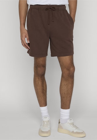 Urban Classics Loose fit Trousers in Brown: front