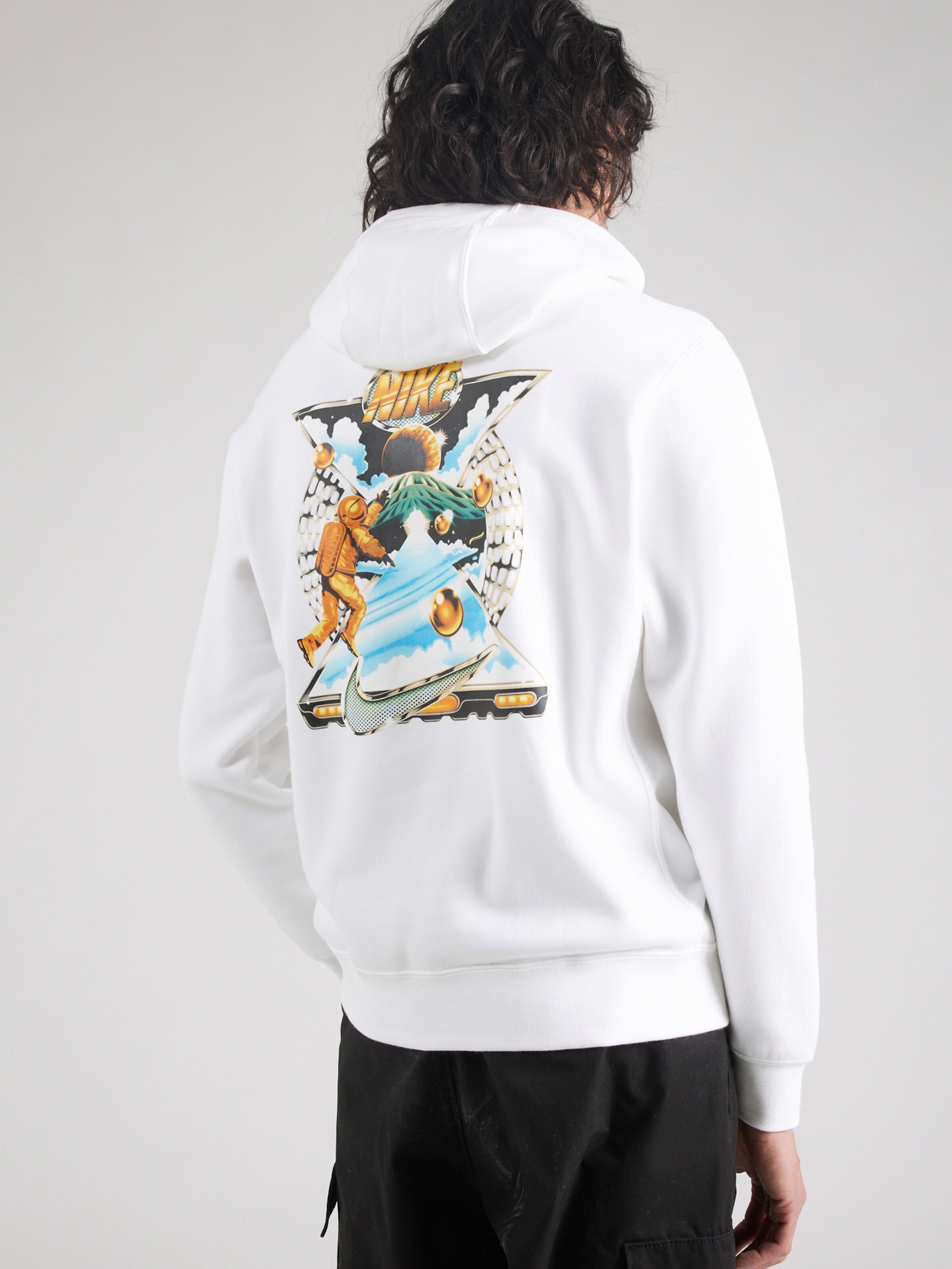 Nike Sportswear Sweatshirt CLUB in White ABOUT YOU