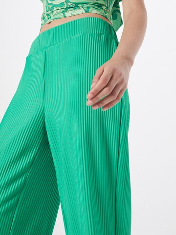 Loosefit Pantaloni di Cotton On in verde