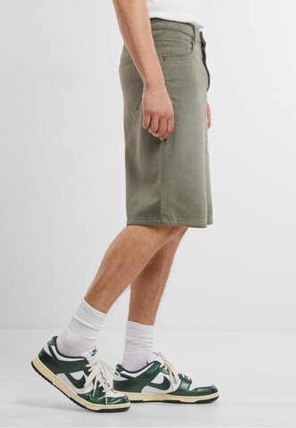 Urban Classics Loose fit Pants '90's' in Green