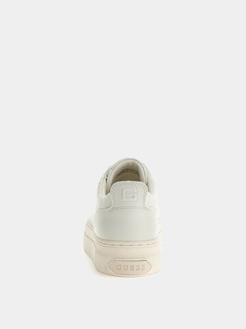 GUESS - Sapatilhas baixas 'Gia' em branco