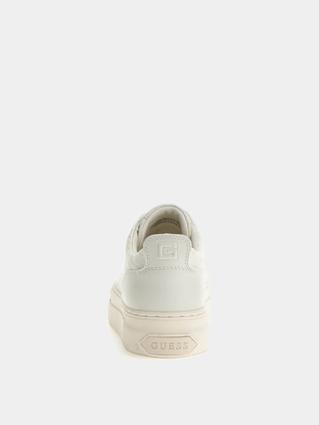 Sneaker low 'Gia' de la GUESS pe alb