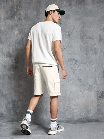 Bershka Regular Shorts in Weiß