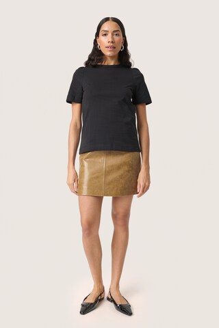 SOAKED IN LUXURY Футболка 'Jina' в Черный