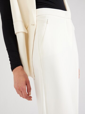 Riani Loose fit Pleated Pants in White