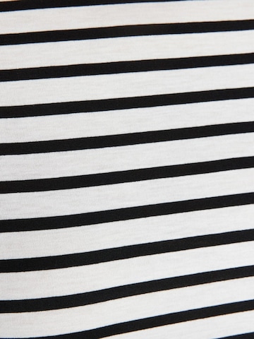 T-shirt Trendyol Curve en noir