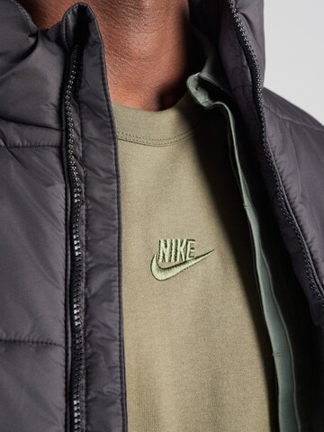 Maglietta 'Premium Essentials' di Nike Sportswear in verde