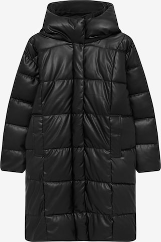 Pull&Bear Зимно палто в черно: отпред
