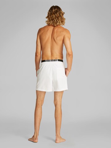 Pantaloncini da bagno di Calvin Klein Swimwear in bianco
