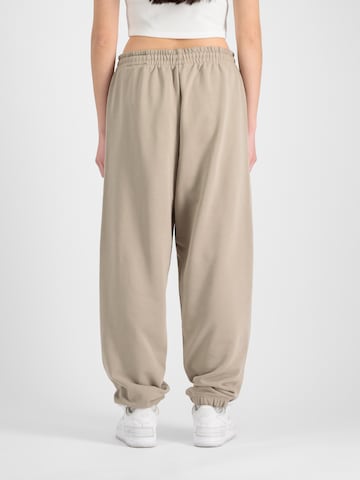 regular Pantaloni sportivi 'Essentials' di ALPHA INDUSTRIES in beige