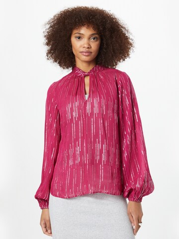 Wallis Blouse in Roze: voorkant