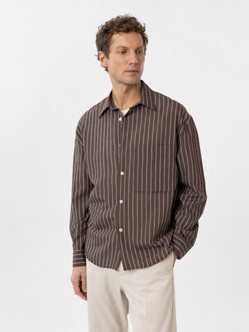 Coupe regular Chemise 'Ruby' Antioch en marron : devant