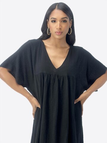 Elara Kleid in Schwarz