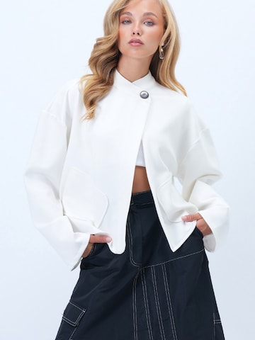 Trend Alaçatı Stili Φθινοπωρινό και ανοιξιάτικο μπουφάν σε μπεζ