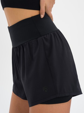 OCEANSAPART - regular Pantalón deportivo 'Athena' en negro