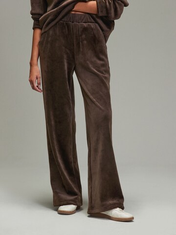 Next Wide leg Trousers in Brown: front
