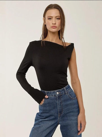 Hiccup Shirt in Black: front