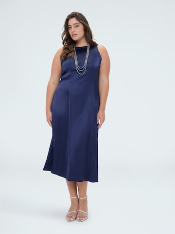 Fiorella Rubino - Vestido en azul: frente