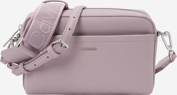 Calvin Klein Õlakott 'Must', värv lilla: eest vaates